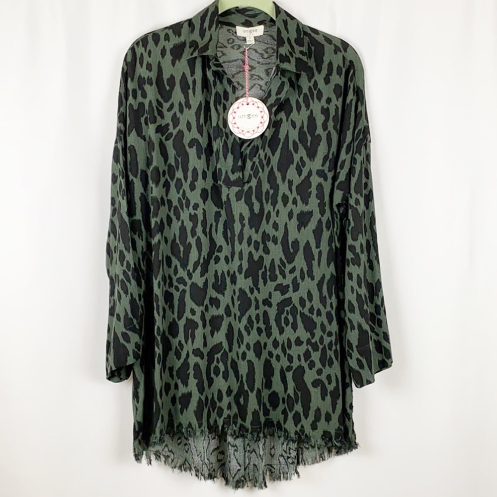 UMGEE Animal Print V-Neck Collar Tunic--Only Small  Left - Picture 5 of 11